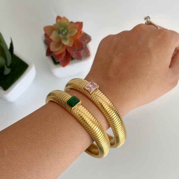 GOLD CUFF BRACELET WITH STONE DETAIL - EUROPA