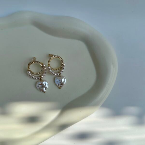 PEARL HEART HANGING STUDS - EUROPA